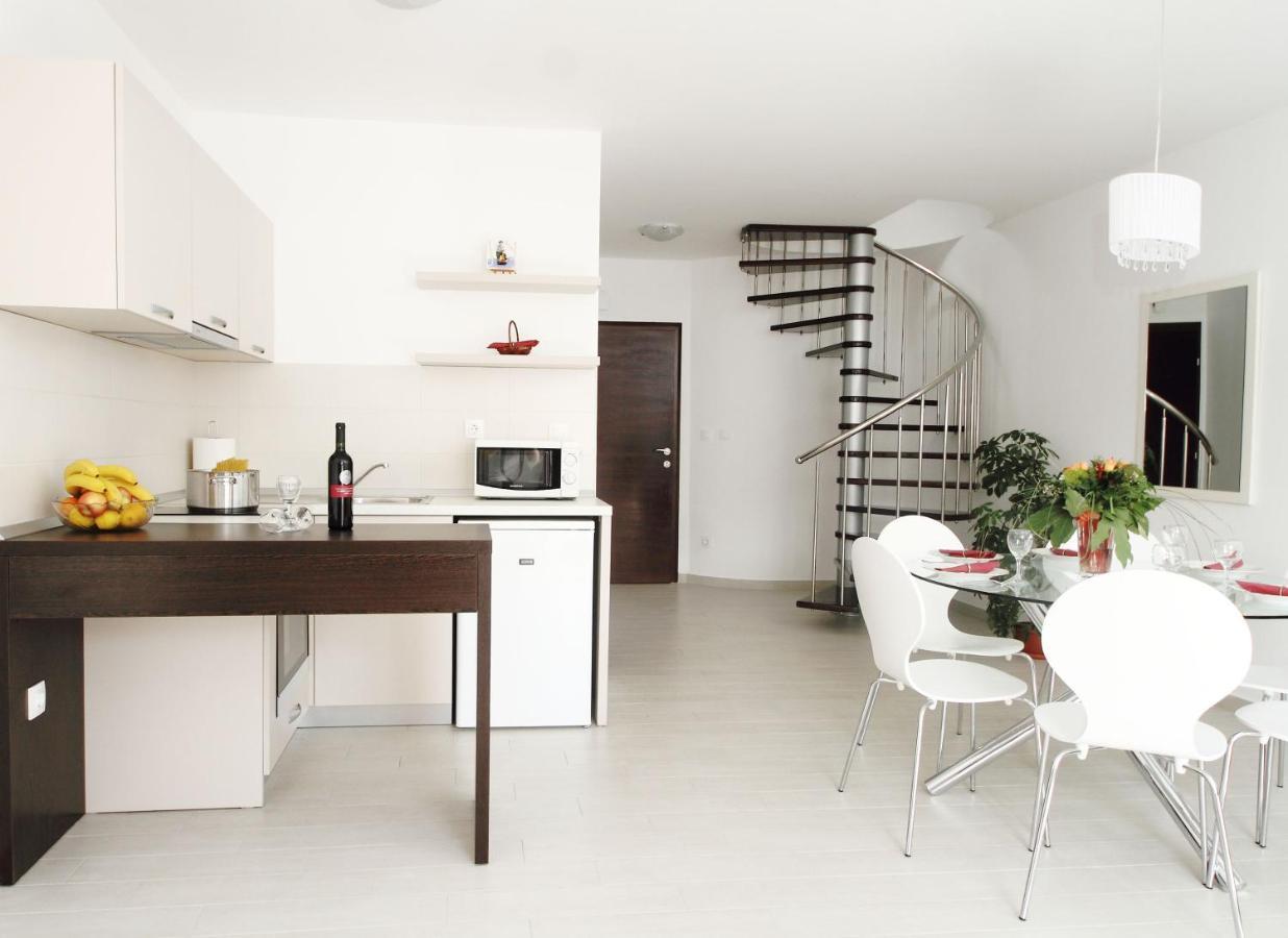 Apartments Du Lux โมโกชิซา ภายนอก รูปภาพ