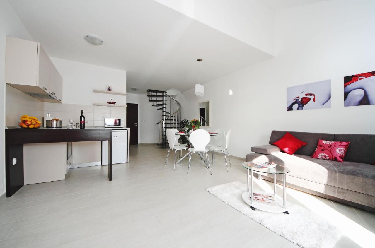 Apartments Du Lux โมโกชิซา ภายนอก รูปภาพ